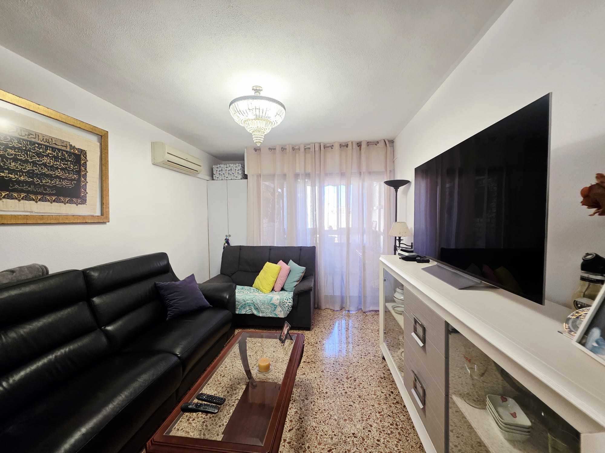 Piso en venta en Alicante con 3 dormitorios y 2 baños