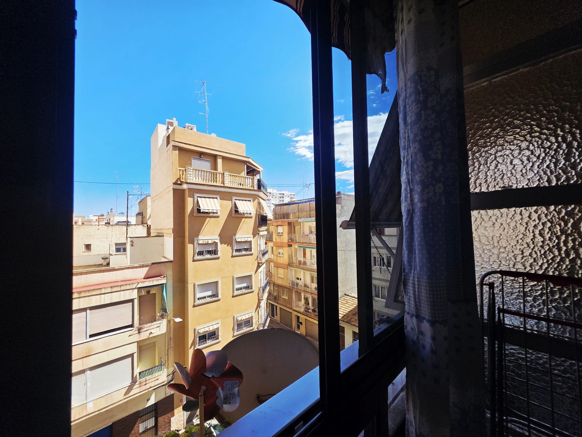 Piso en venta en Alicante con 3 dormitorios y 2 baños