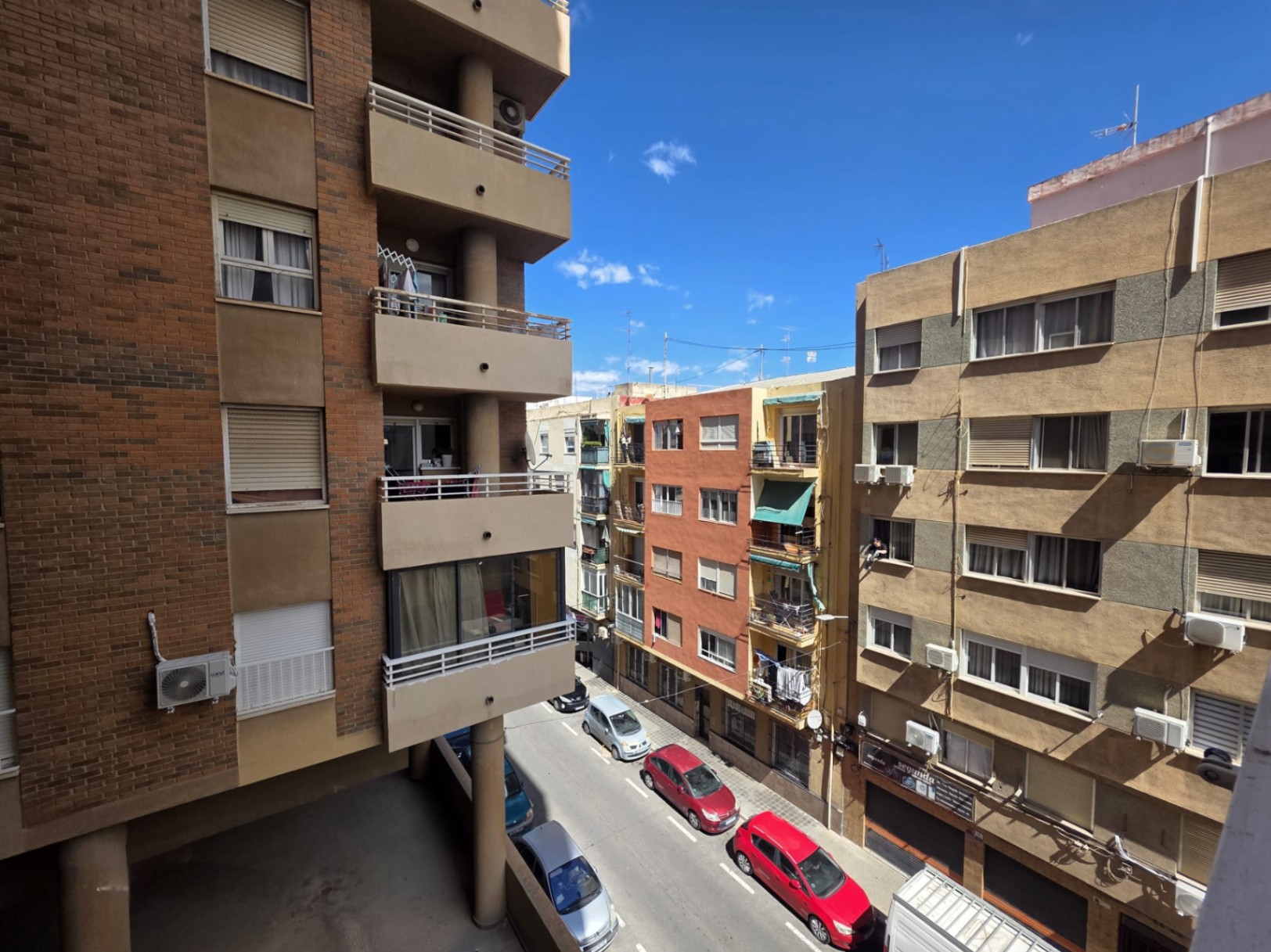 Piso en venta en Alicante con 3 dormitorios y 2 baños