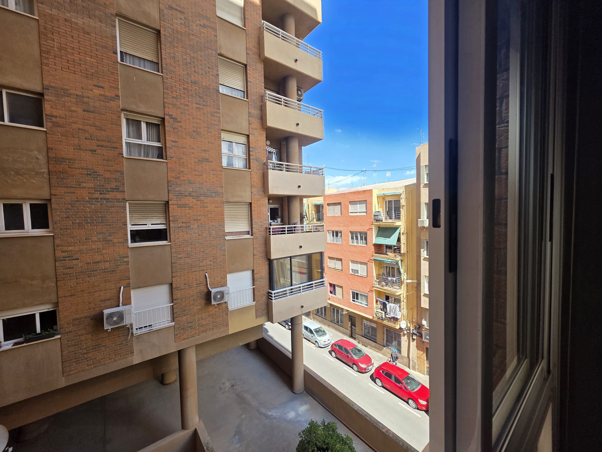 Piso en venta en Alicante con 3 dormitorios y 2 baños