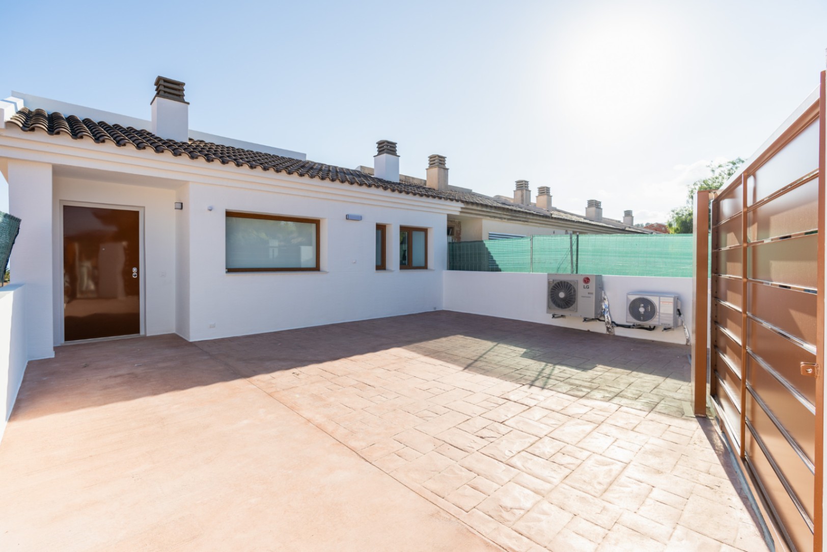 Reihenhaus in La Nucía mit 4 Schlafzimmern und 4 Bädern zu verkaufen.
